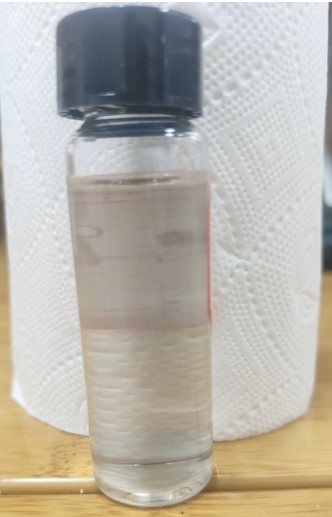 Acidi grassi emulsionati a catena corta e media liquidi idrosolubili per pollame